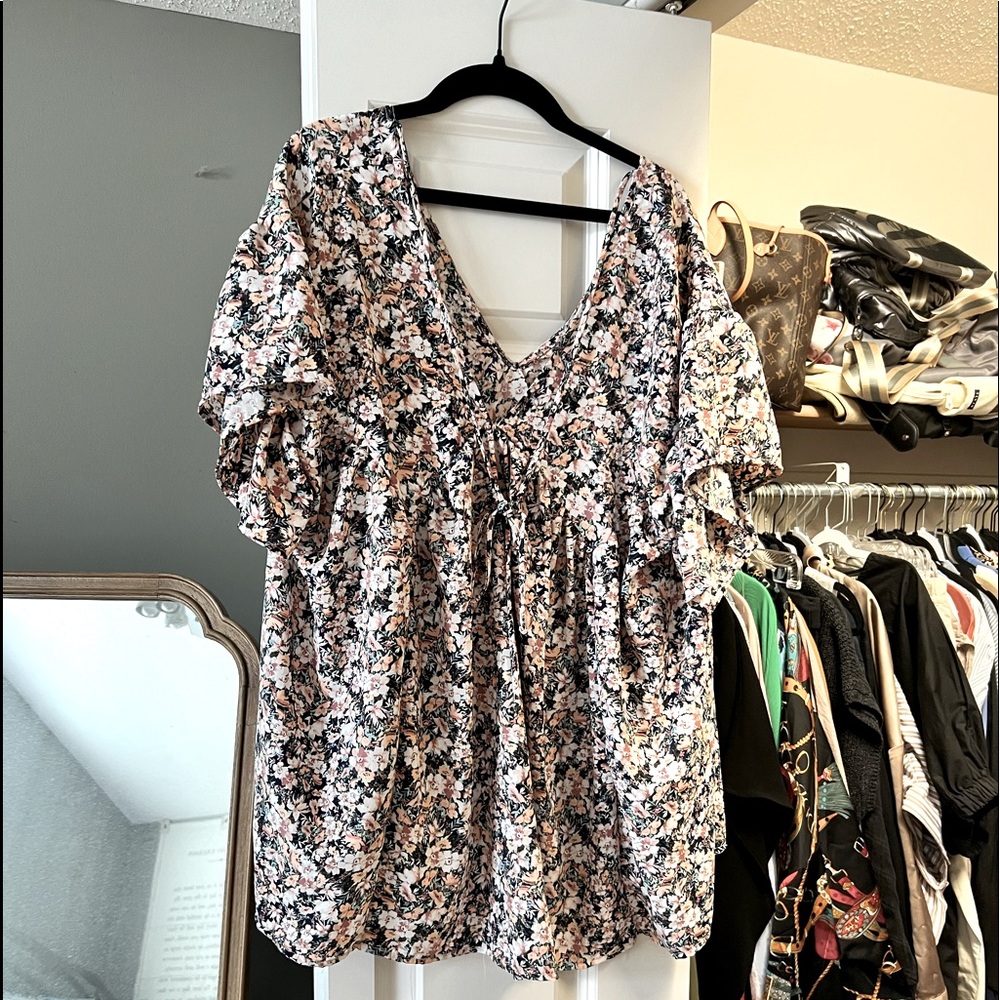 NWOT Flowy Top